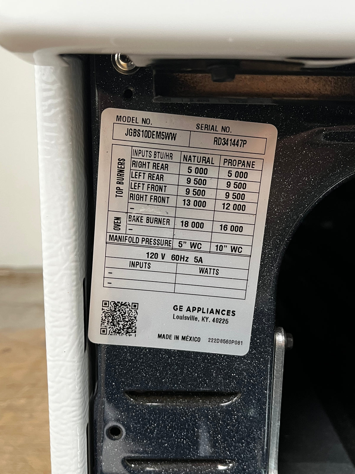 GE 4.8 cu. ft. White Freestanding Gas Range -Dented