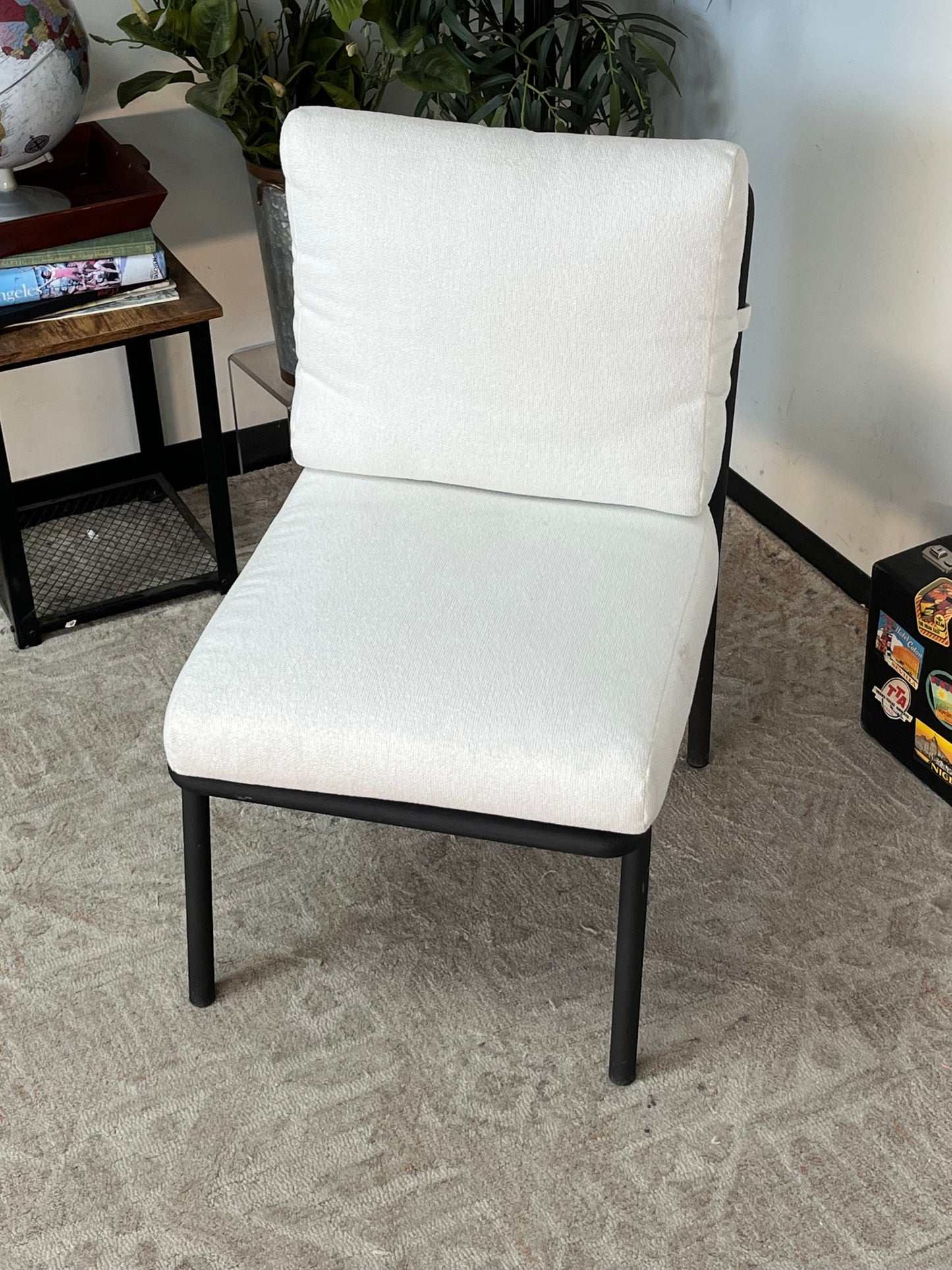 Kreiss Outdoor Modern Chair with White Cushions