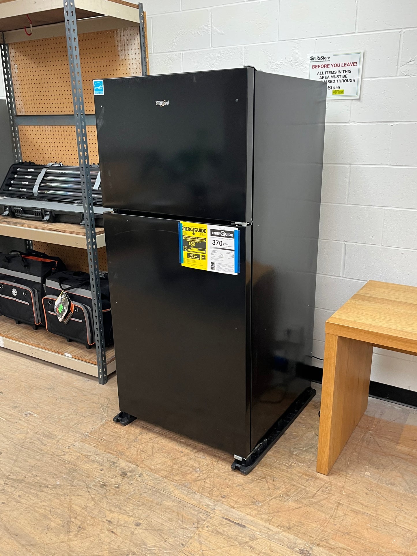 Whirlpool 18.2Cu.ft Black Top Freezer Refrigerator