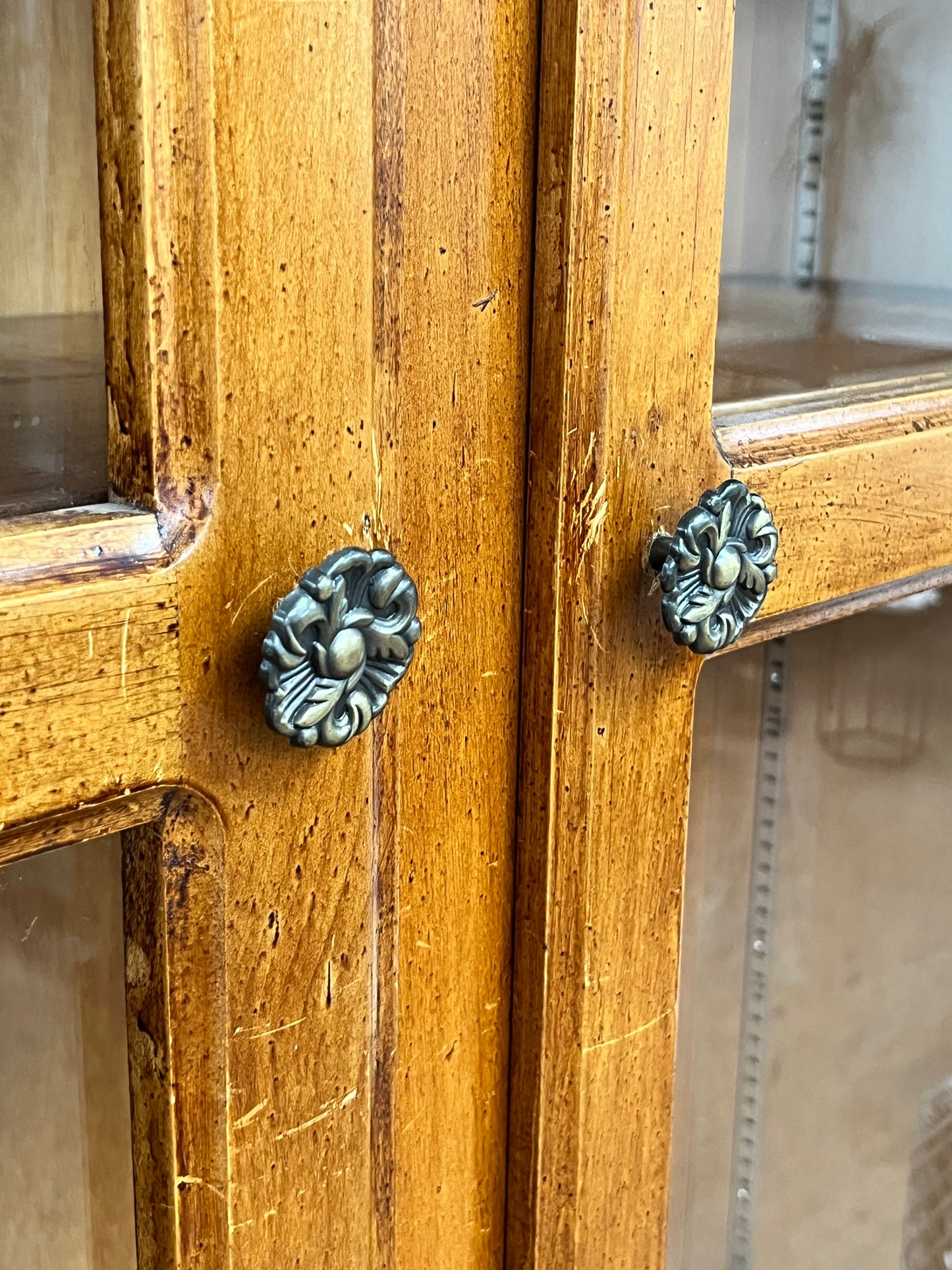 Traditional Style 45" Buffet & Hutch Cabinet