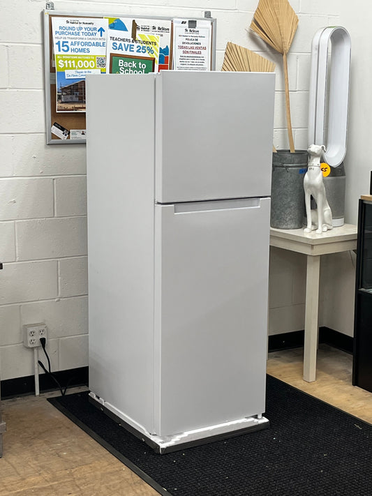 Seasons 10.1 cu.ft White Top-Freezer Refrigerator
