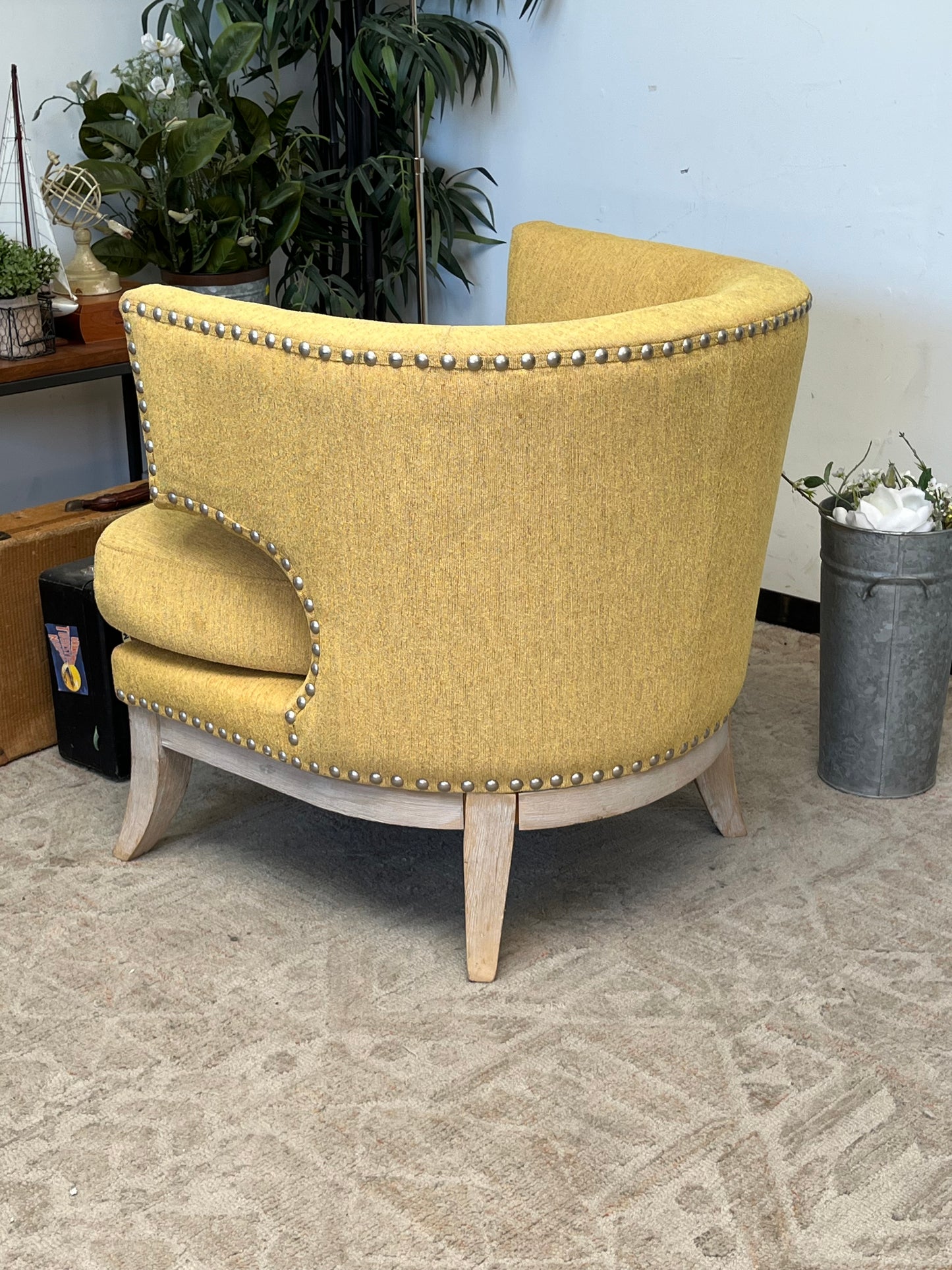 Vintage Style Rounded Accent Chair