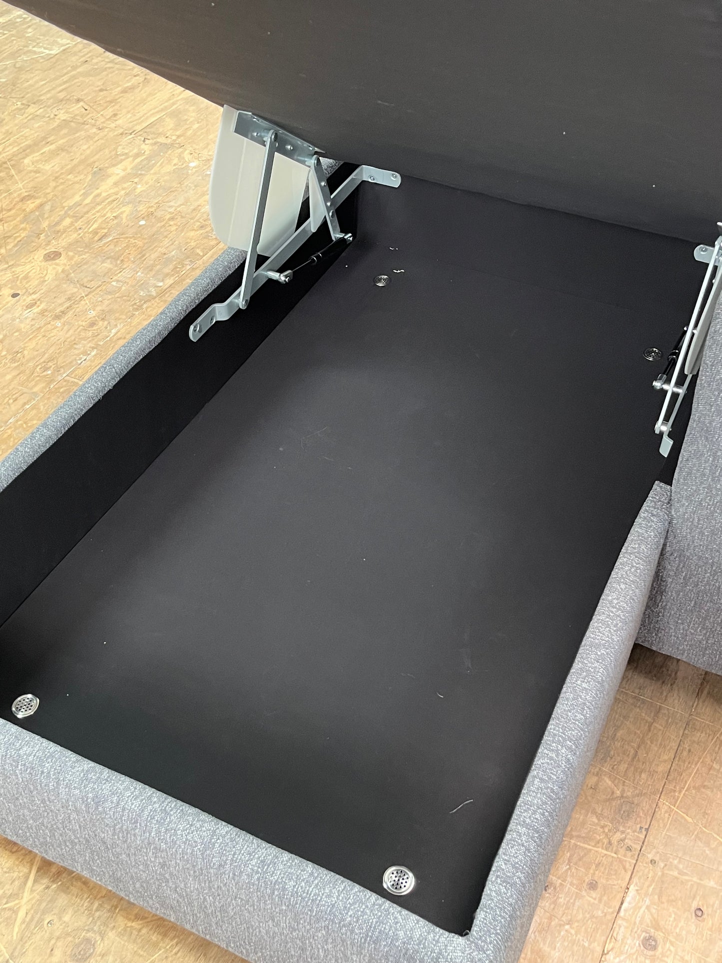 Modern Left-Arm Chaise w/ Storage
