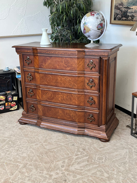 Vere Antichità 4-Drawer Dresser