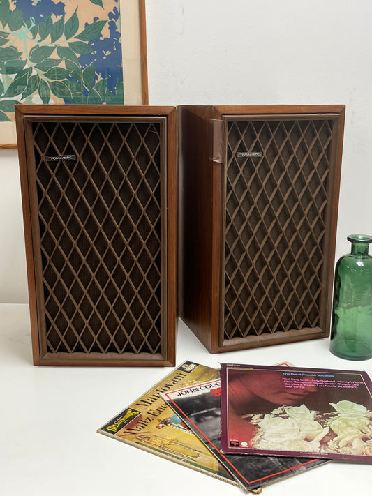 Realistic Nova-7B Walnut Finish Speakers