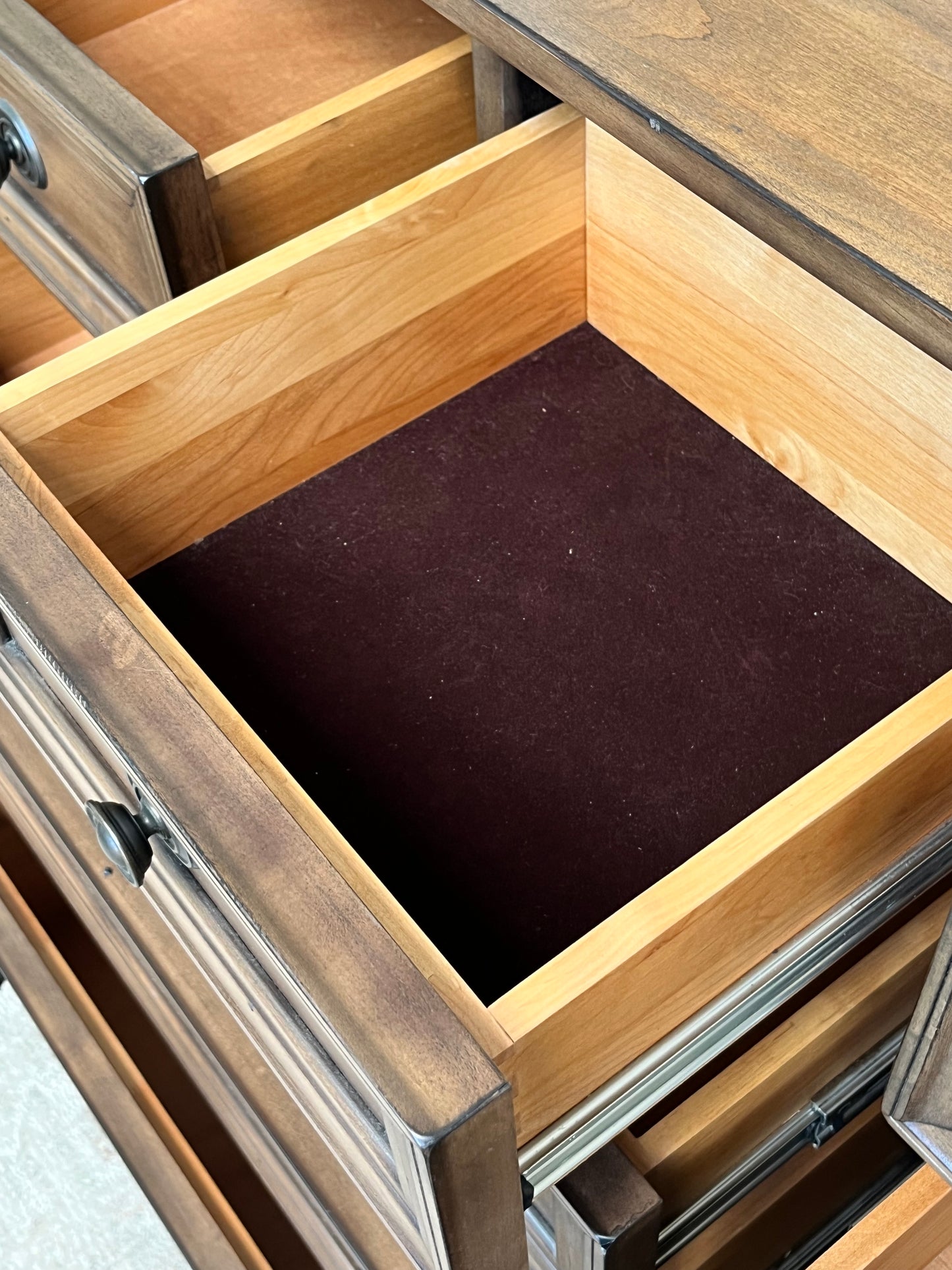 Whittier Furniture 10-Drawer Dresser