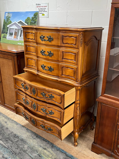 Traditional Style Ornate 6-Drawer Dresser