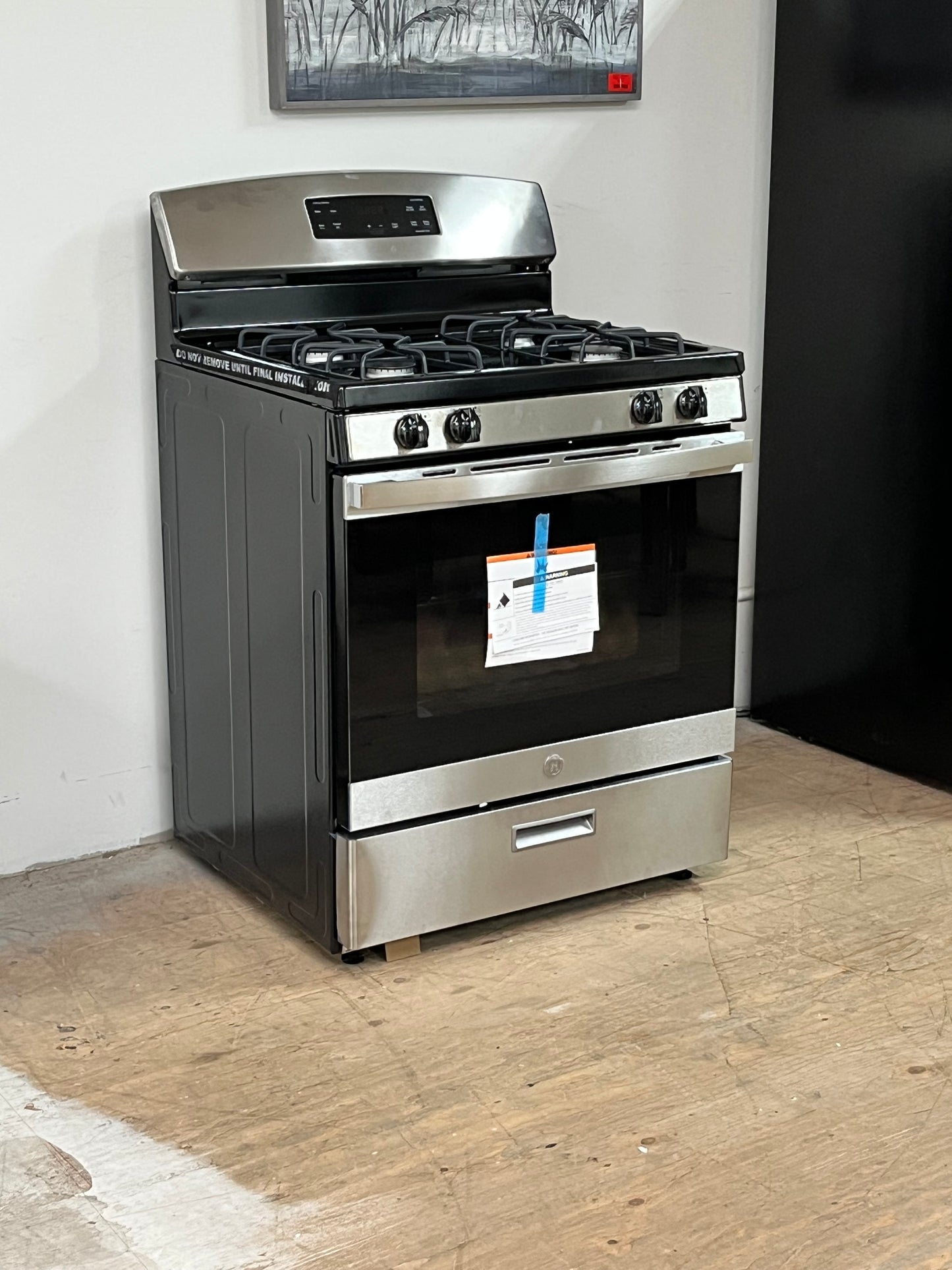 GE Appliances 4.8 cu. ft. Stainless Steel Gas Range