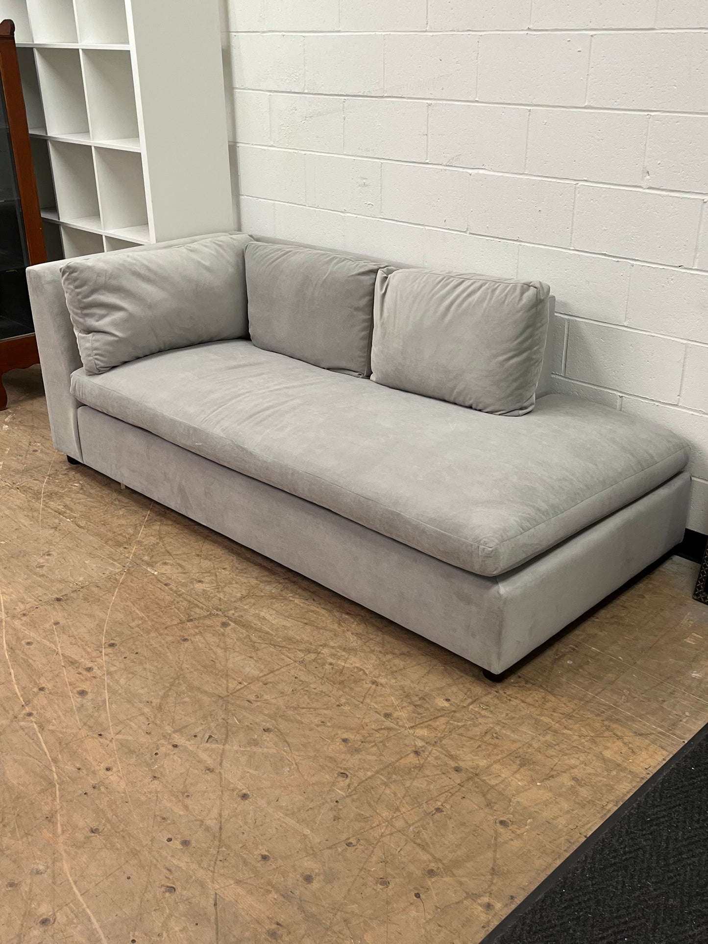 Modern Style Right Arm Chaise