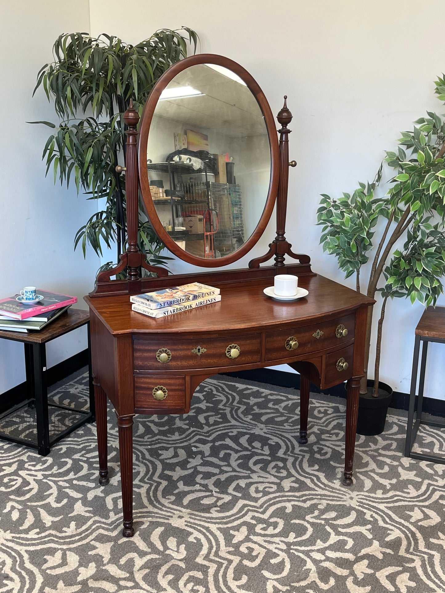 Antique Style Colonial Vanity With Mirror