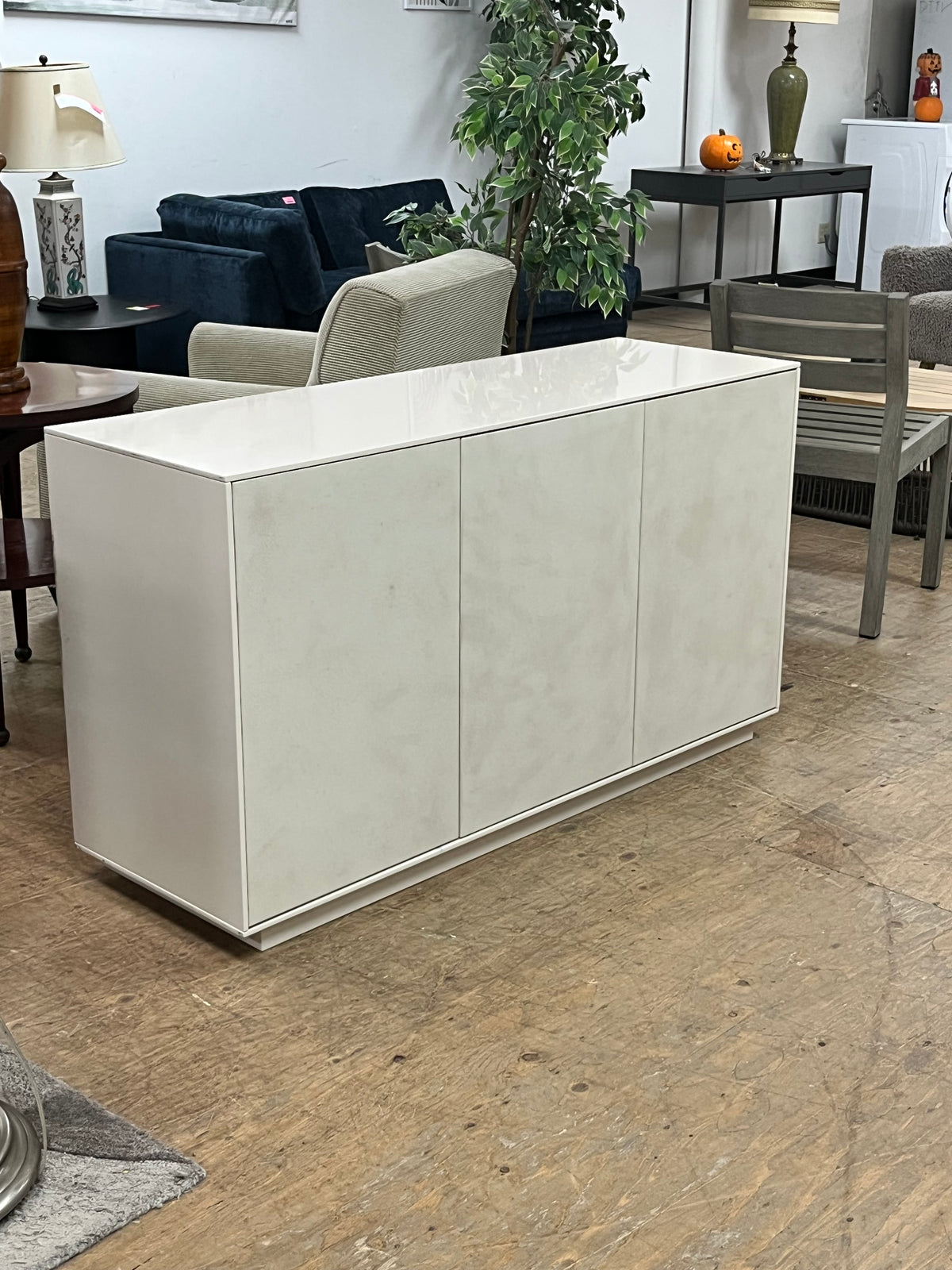 Modern Magnetic Door Buffet Cabinet