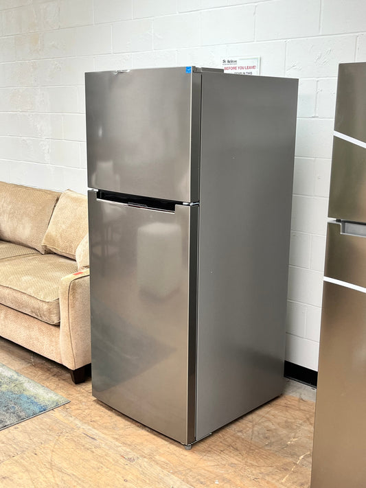 Element Appliance Refrigerator - Front Dent