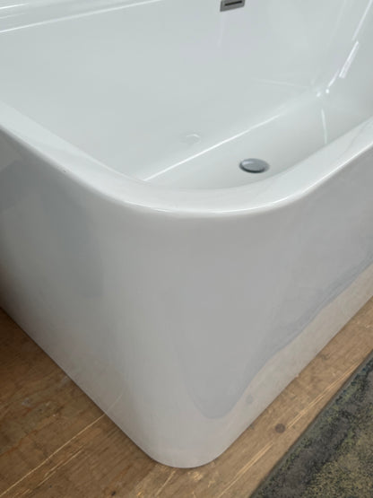 Modern Style White Bathtub