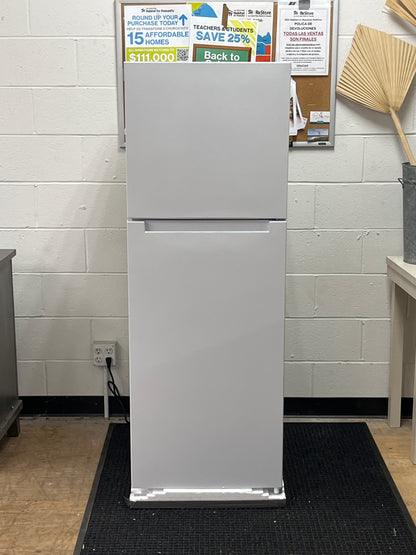 Seasons 10.1 cu.ft White Top-Freezer Refrigerator