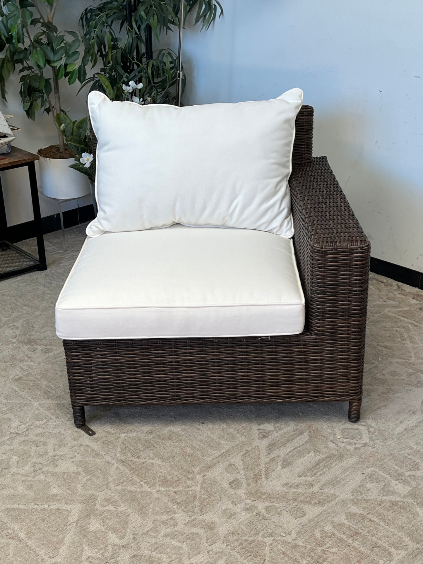 Outdoor Brown Rattan Left-Arm Seat