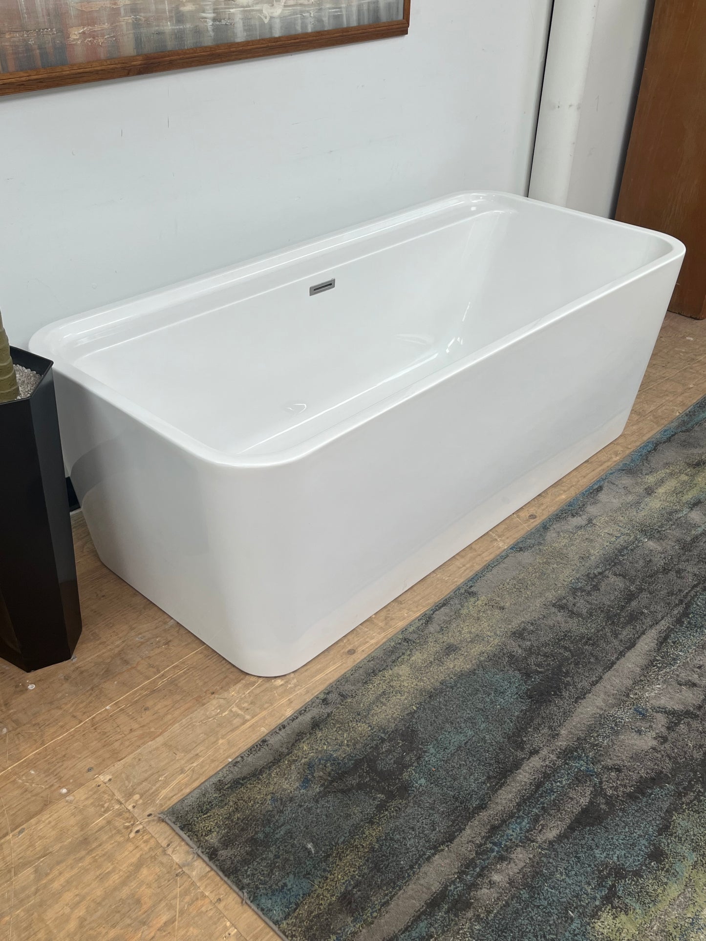 Modern Style White Bathtub