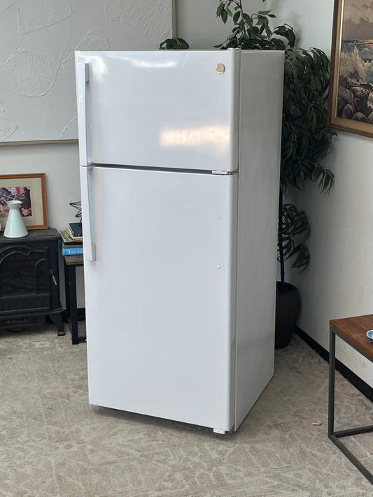 GE 17.5 cu. ft. Top Freezer Refrigerator in White