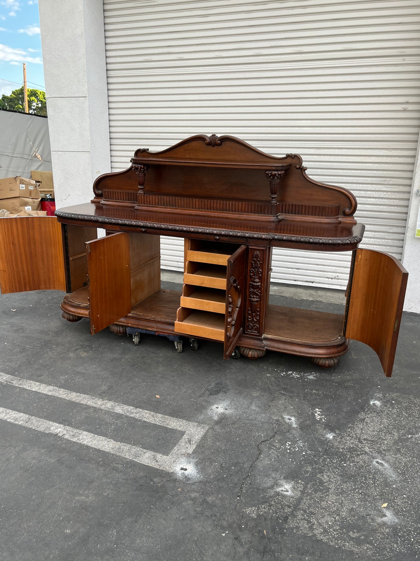 Traditional American Style Large Bar Buffet