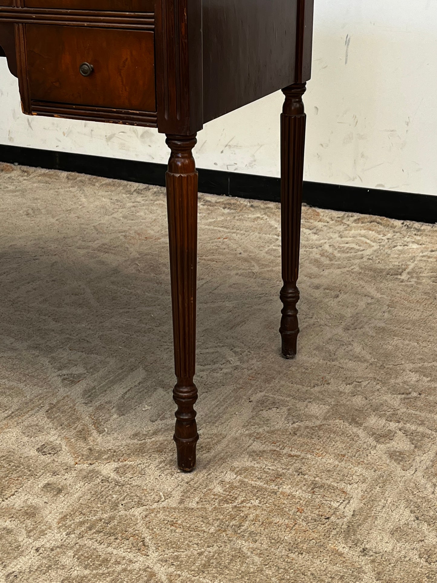 Traditional Style 5-Drawer Desk