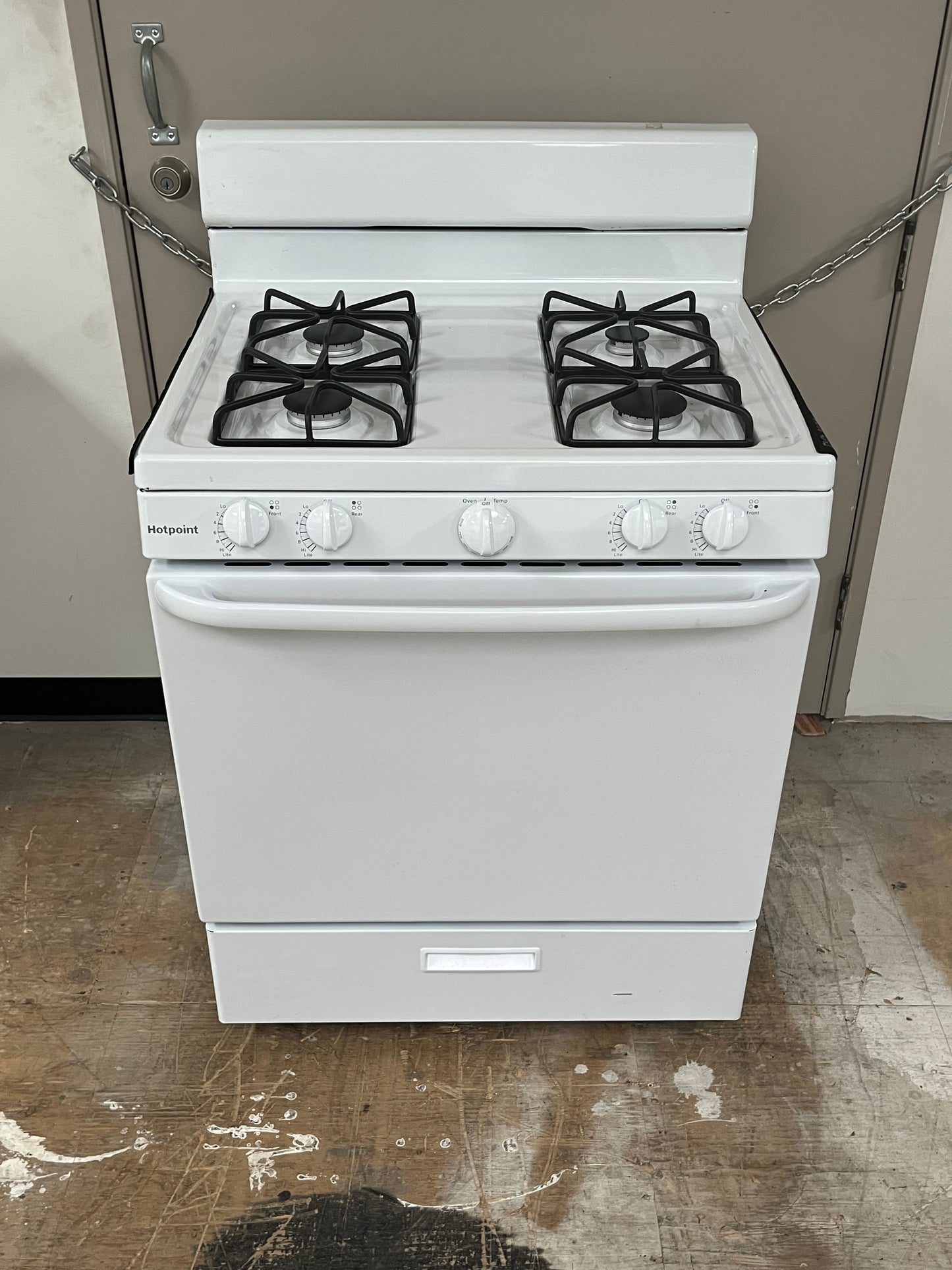 Hotpoint 4.8Cu.ft Free-Standing 4 Burner Gas Range - Minor Dents