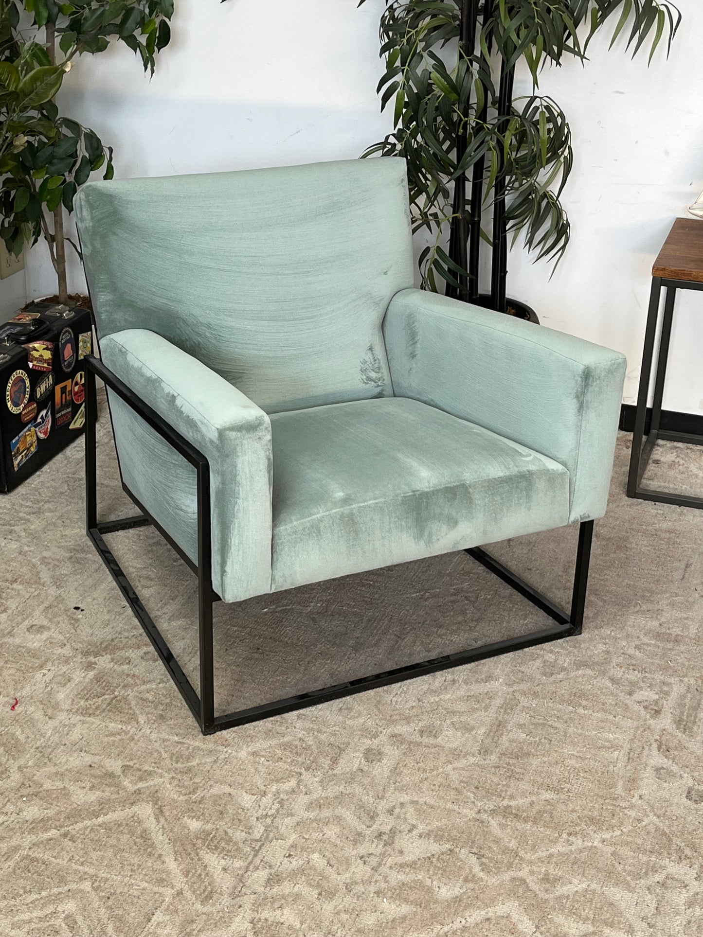 Modern Style Green Linen Armchair