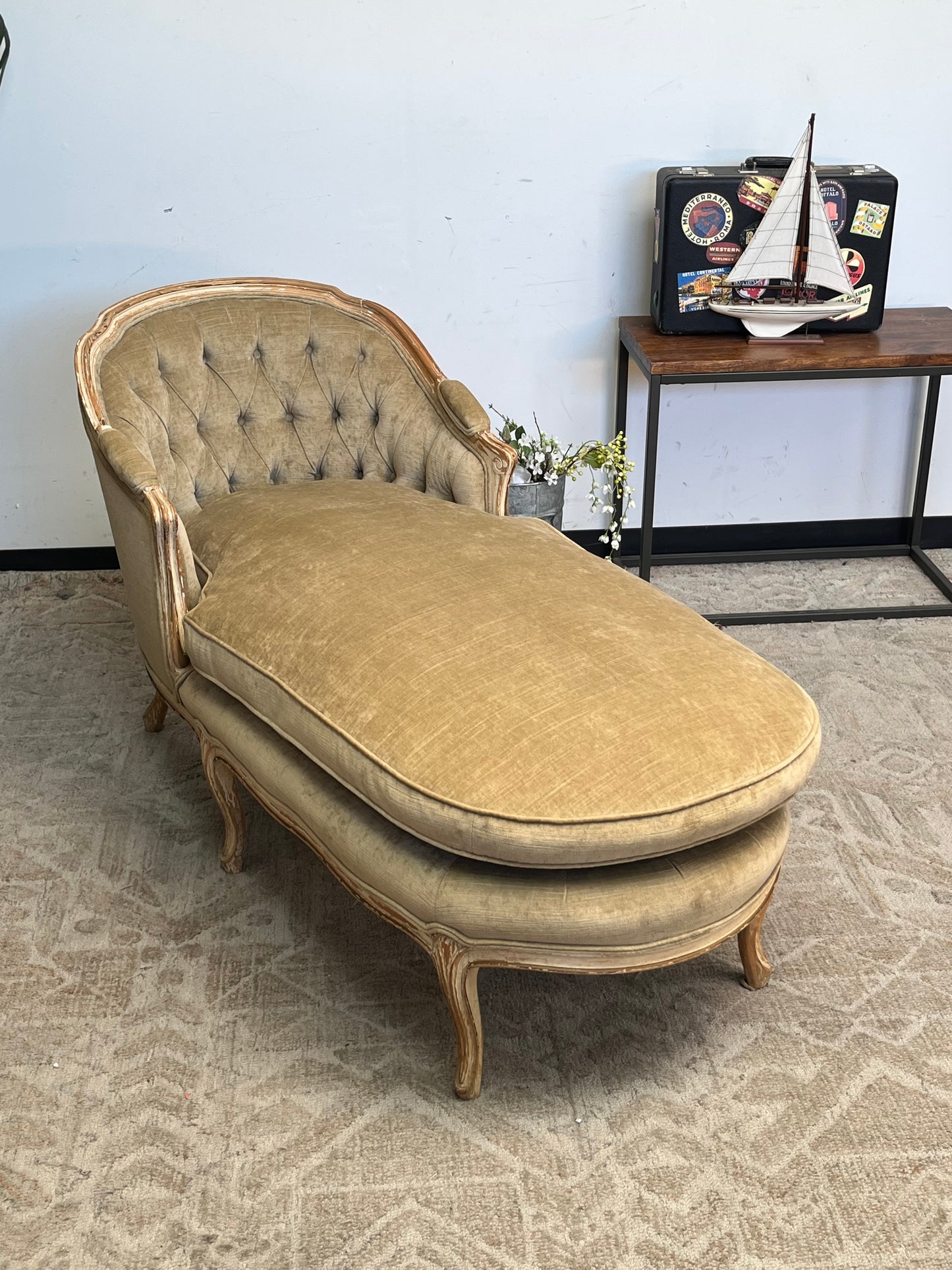 Antique Style Chaise Lounge