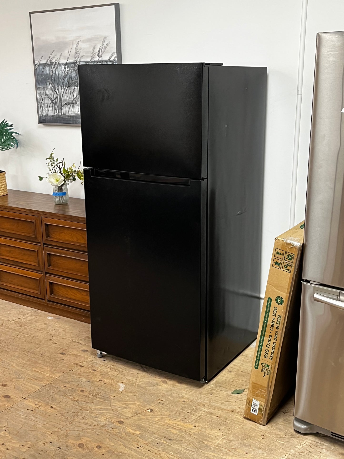 Seasons 18 cu. ft. Top Freezer Refrigerator Black