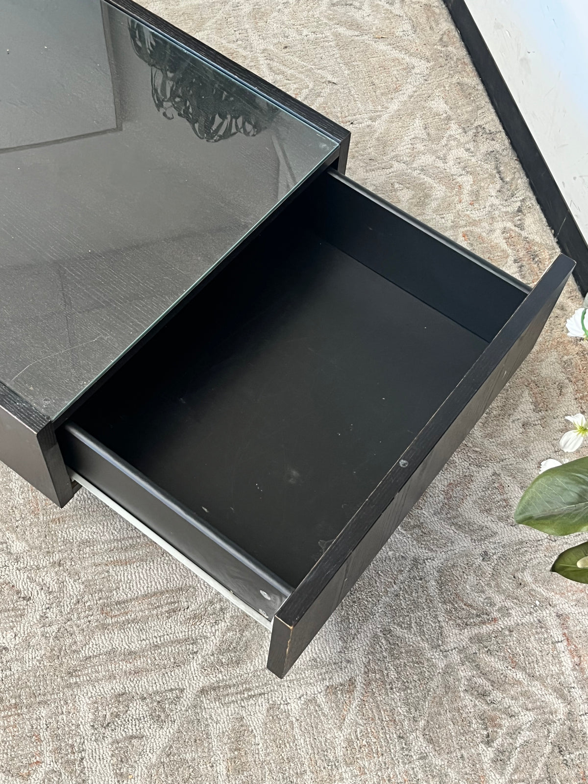 Modern Style Glasstop Coffee Table