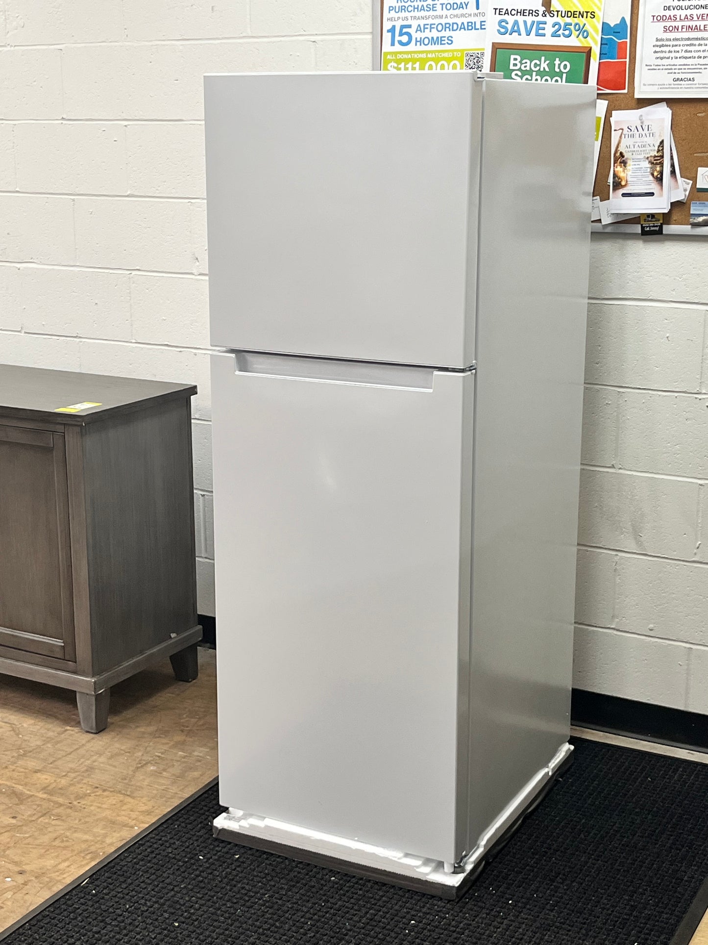 Seasons 10.1 cu.ft White Top-Freezer Refrigerator