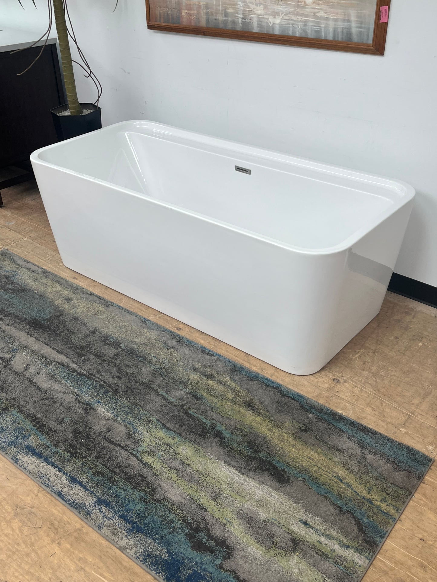 Modern Style White Bathtub