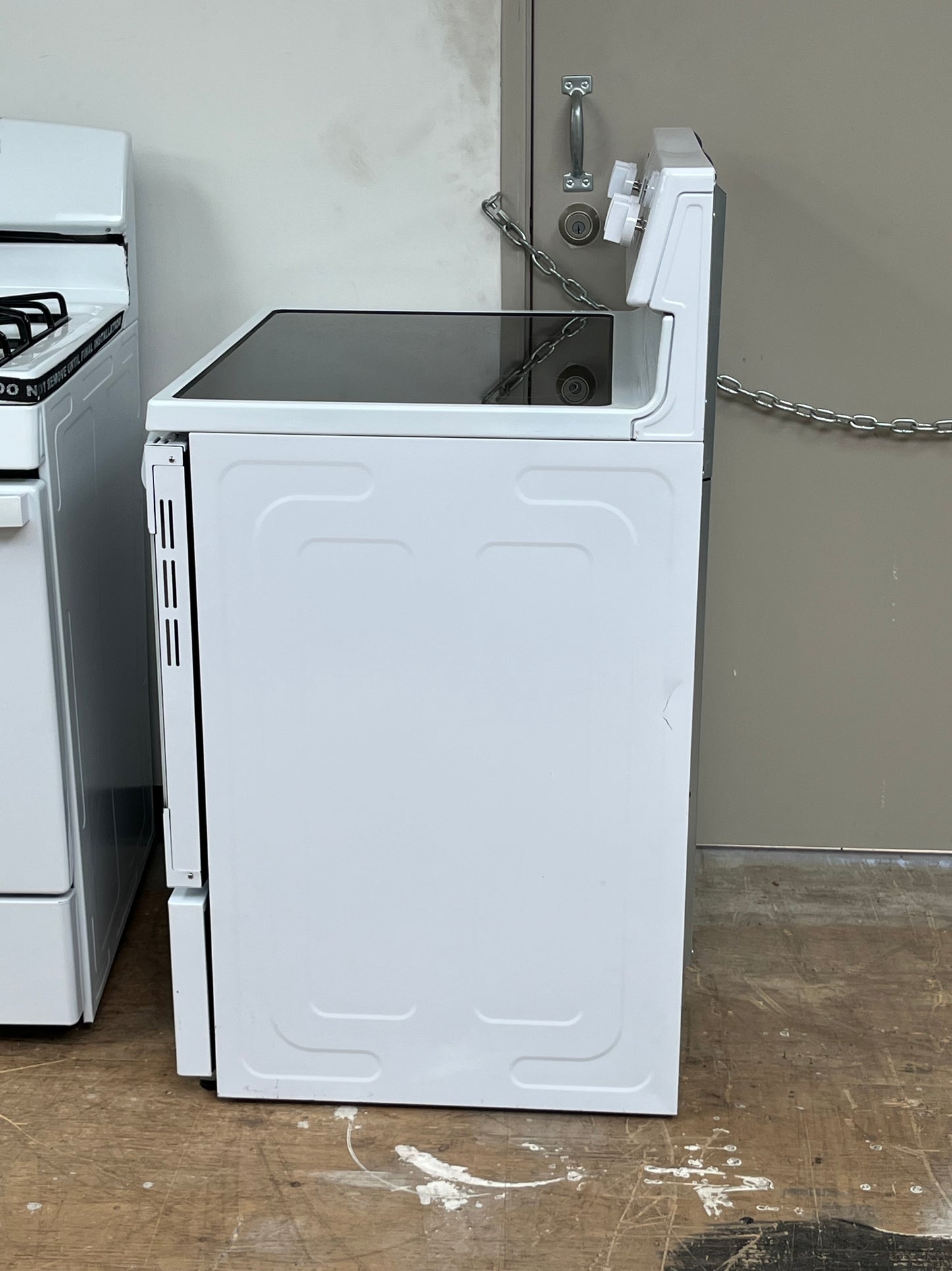 Seasons® 5.2 Cu. Ft. Freestanding  White Electric Range- Minor Dent