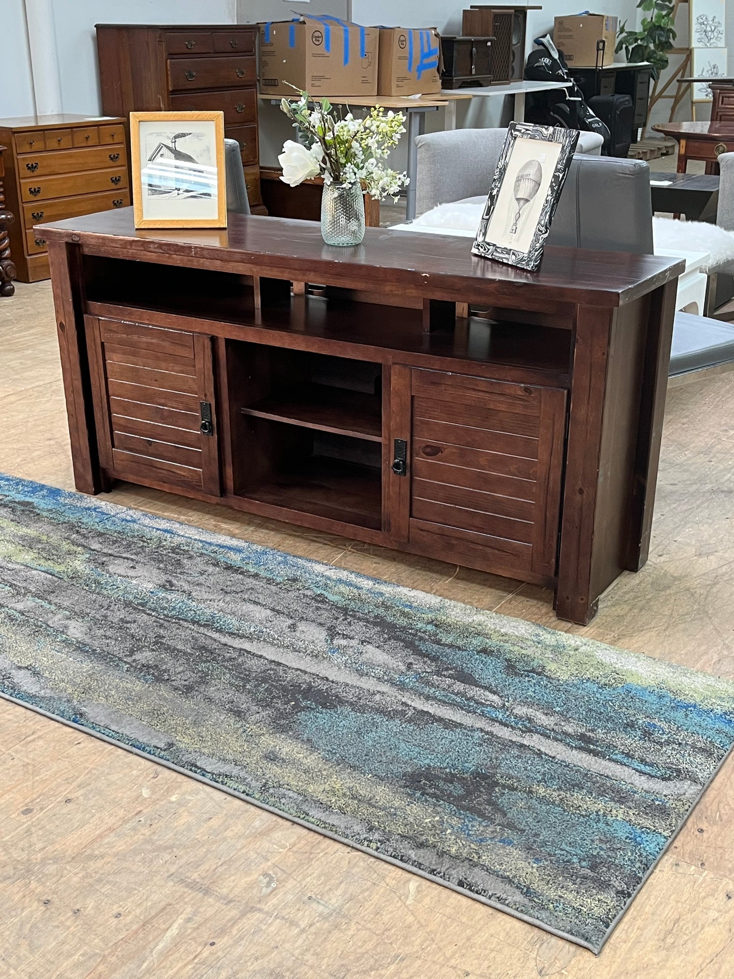 Traditional Style Media Stand