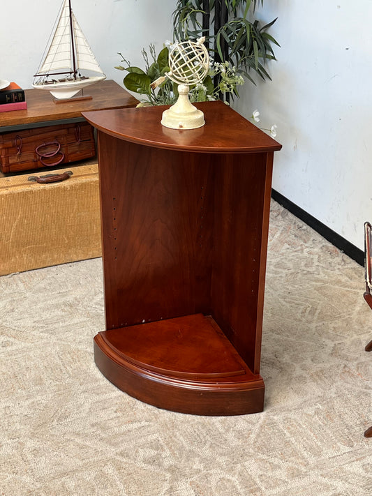 Bombay Company 32" Oval Bookshelf