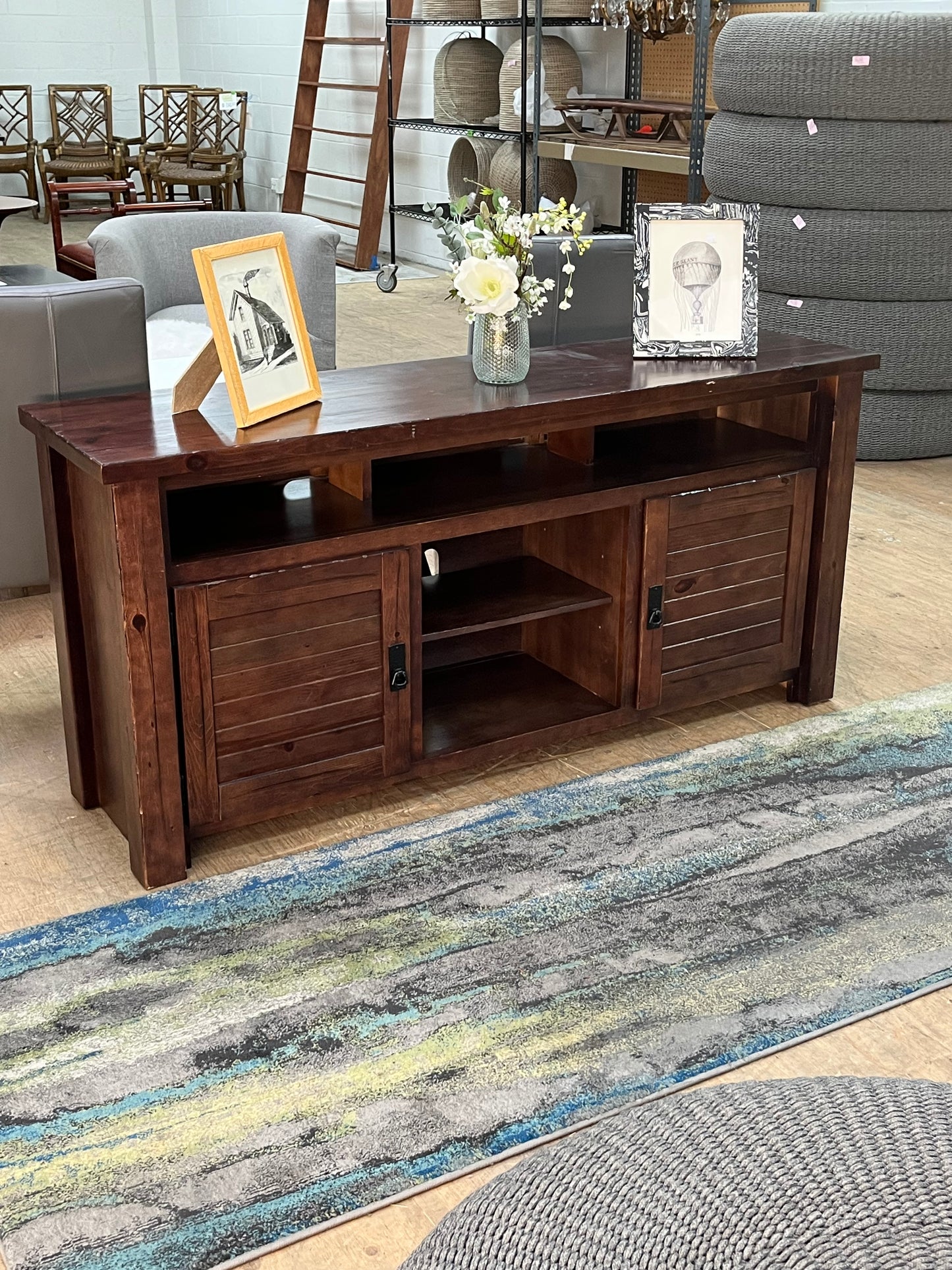 Traditional Style Media Stand