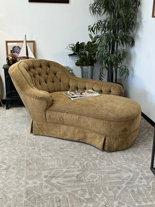 Tufted Traditional Style Right Arm Chaise