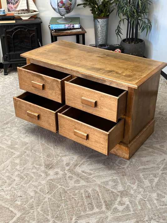 Traditional Style 4 Drawer Dresser