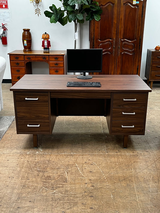 Traditional Style Office Desk