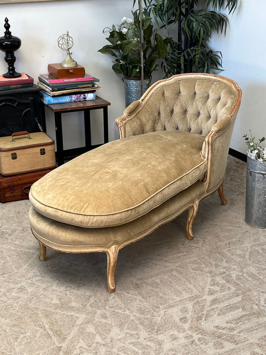 Antique Style Chaise Lounge