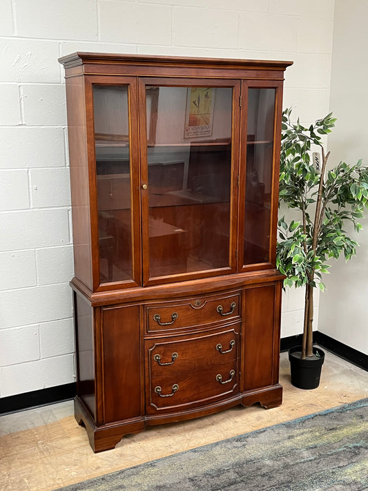 Traditional Style China Hutch