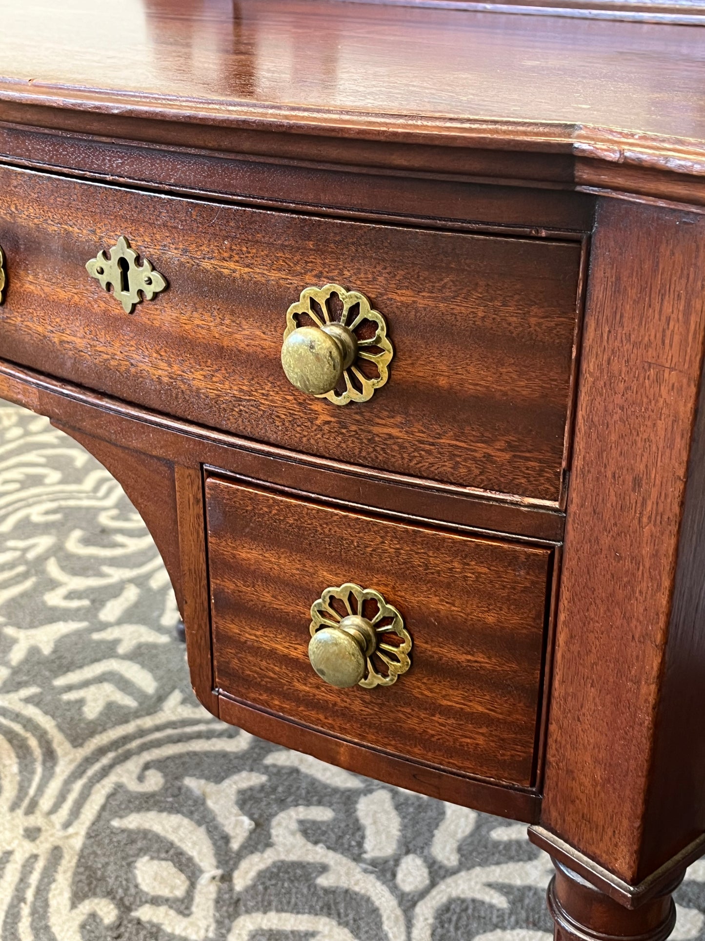 Antique Style Colonial Vanity With Mirror