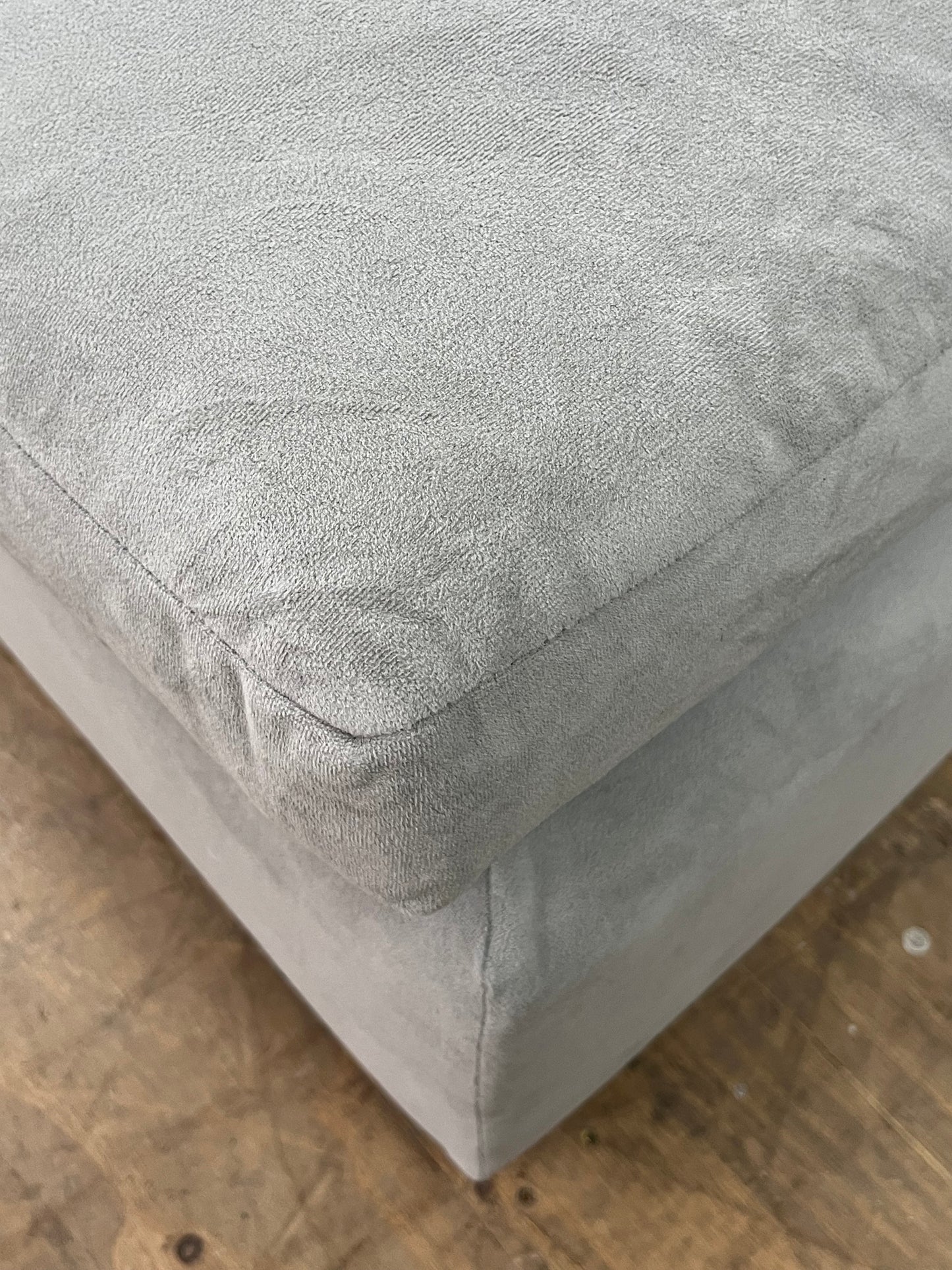 Modern Style Right Arm Chaise