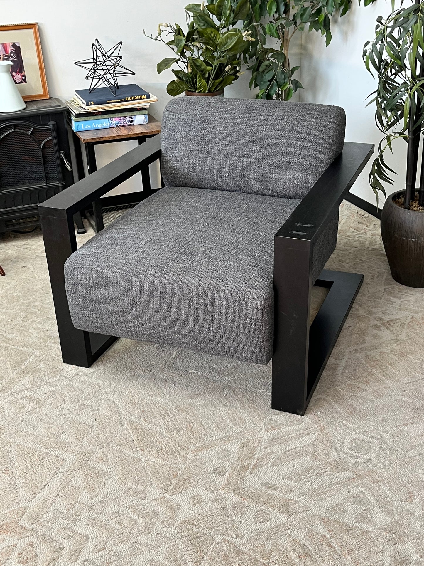 Modern Style Fuzzy Linen Accent Chair