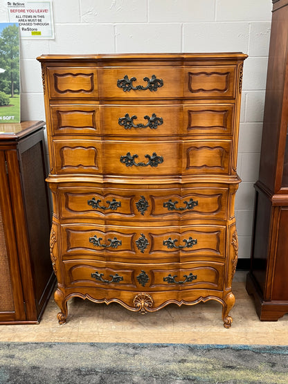 Traditional Style Ornate 6-Drawer Dresser