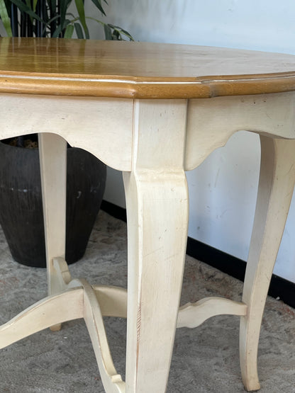 Ethan Allen Country French Style Round Accent Table