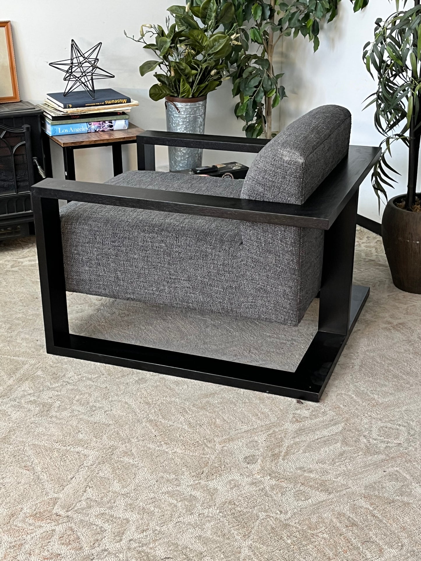 Modern Style Fuzzy Linen Accent Chair