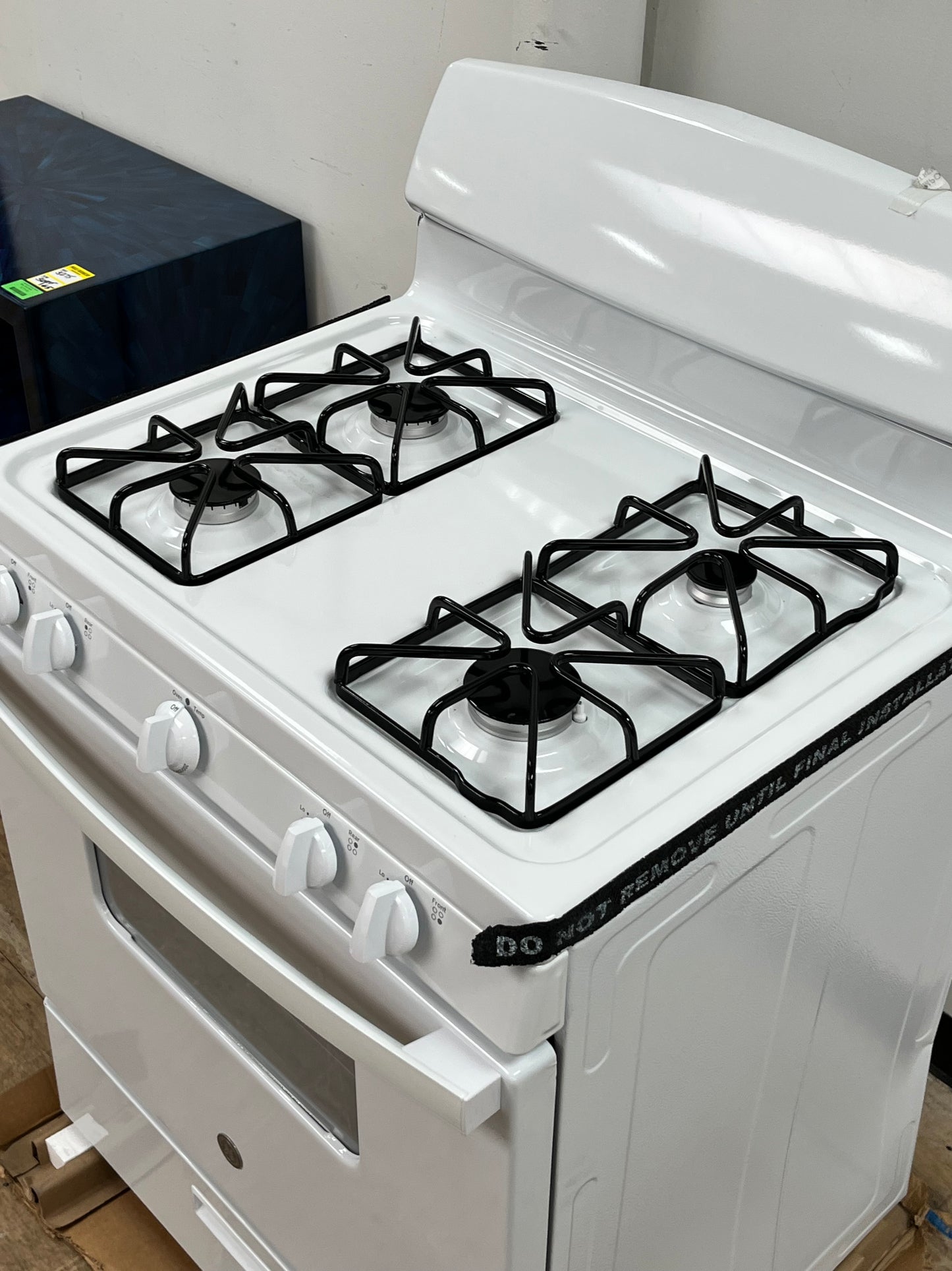 GE 4.8 cu. ft. White Freestanding Gas Range
