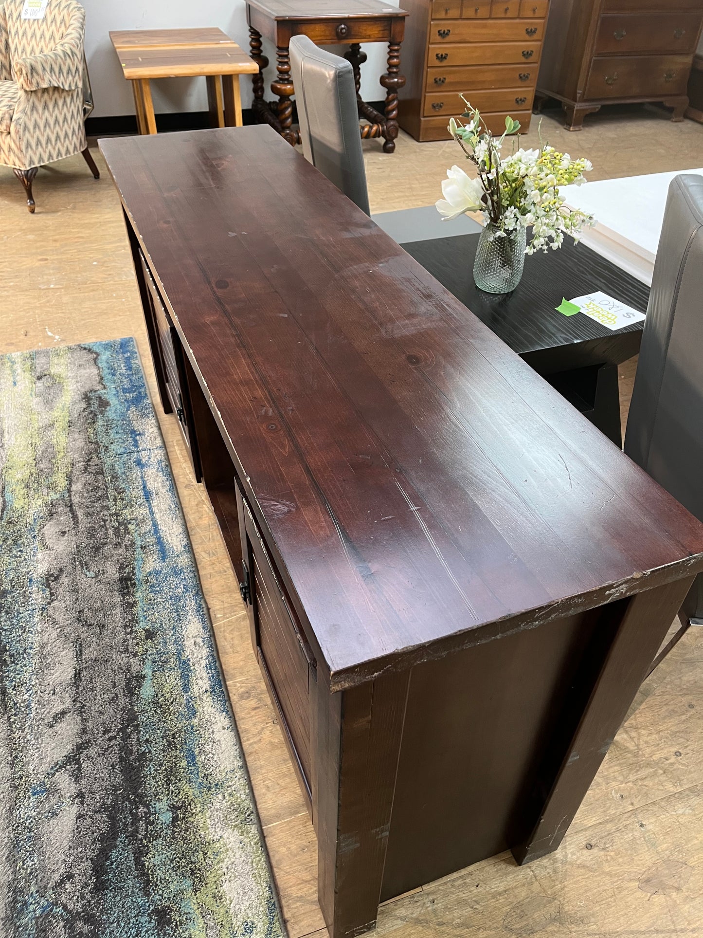 Traditional Style Media Stand