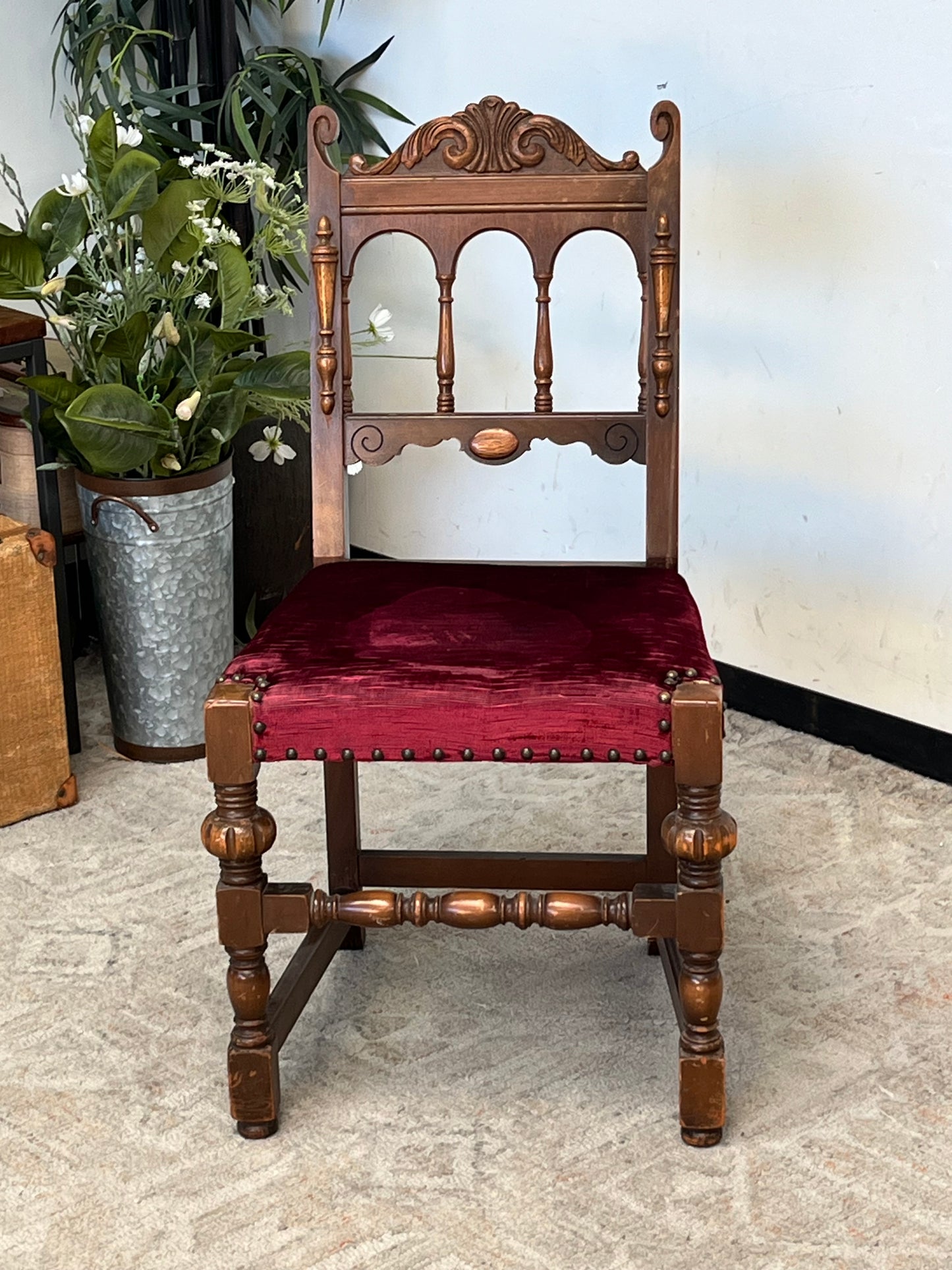 Traditional Gothic Style Dining Chair
