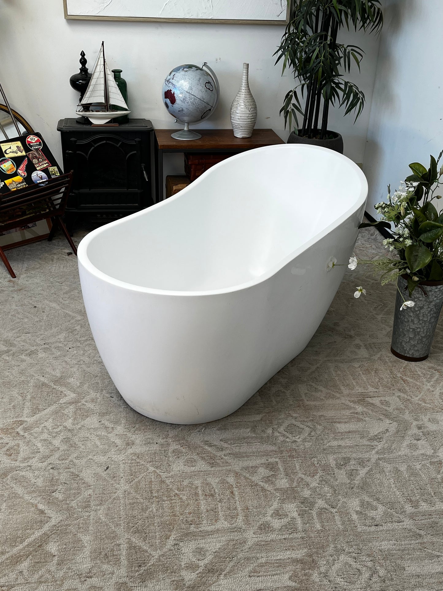 Modern Freestanding Fiberglass Bathtub