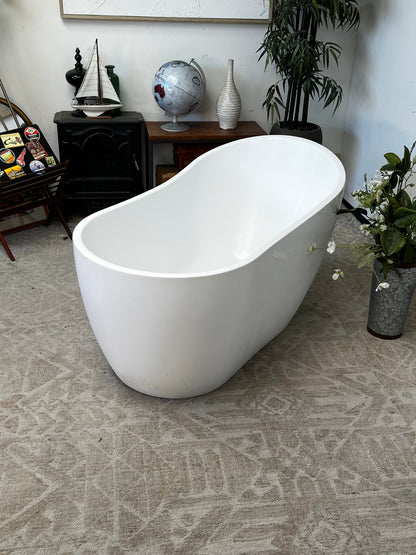 Modern Freestanding Fiberglass Bathtub